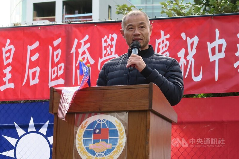 生於台灣的紐約州參議員劉醇逸在期中選舉爭取連任，10月8日參加皇后區雙十國慶活動發言時夾雜台語，炒熱氣氛。中央社記者尹俊傑紐約攝 111年11月6日