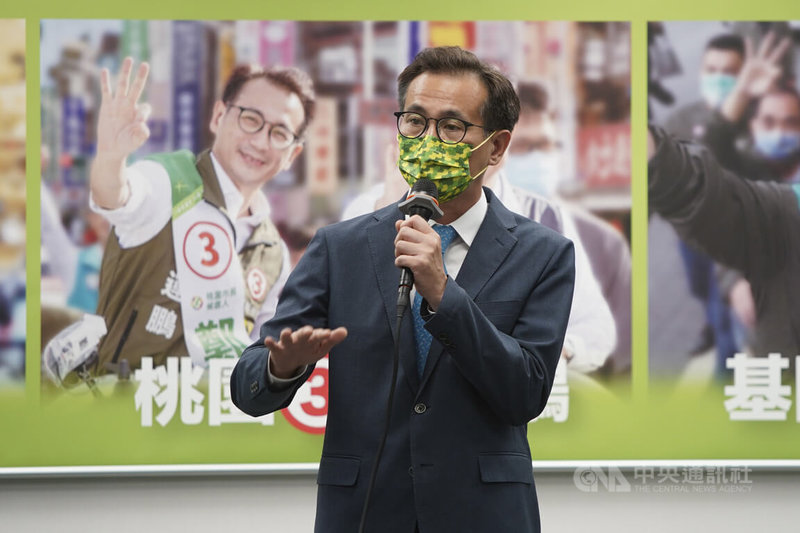 民進黨9日在黨中央召開「延續五星光榮 進步永不回頭」記者會，桃園市長參選人鄭運鵬（圖）表示，希望能延續桃園市長鄭文燦的優良政績。中央社記者徐肇昌攝  111年11月9日