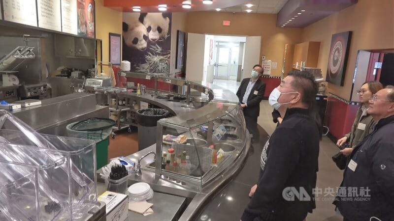 美國最大的中式速食連鎖餐廳熊貓快餐(Panda Express)企業總部內設有示範廚房,比照一般門市店面。中央社記者林宏翰洛杉磯攝 111年11月9日