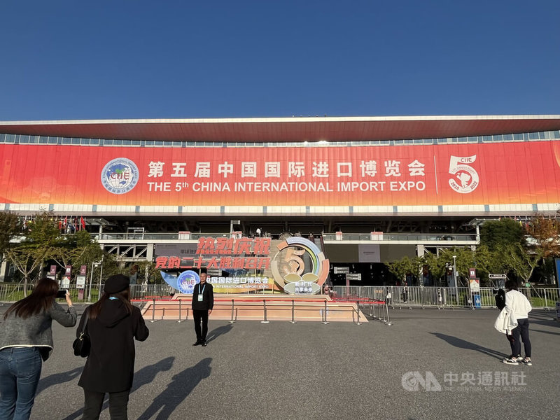 第5屆進博會5日起至10日期間在國家會展中心（上海）舉行，這是中共20大後舉行的首場國際展會。圖攝於11月6日。中央社記者李雅雯上海攝  111年11月10日
