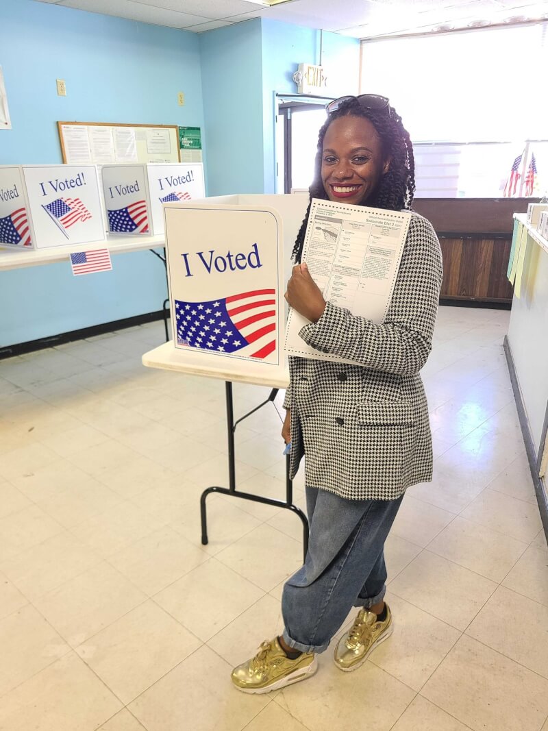 民主黨籍的李伊成為賓州首位當選國會議員的非裔女性。（圖取自twitter.com/SummerForPA）