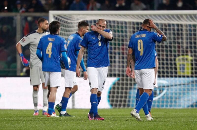 義大利在世界盃附加賽爆冷以0比1輸給北馬其頓，奇里尼（Giorgio Chiellini）賽後一臉沮喪。（路透社）