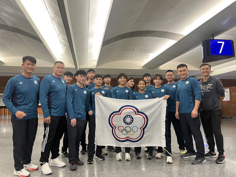 2022年世界青年拳擊錦標賽13日起在西班牙阿利坎特（Alicante）舉行，台灣代表隊共派出11名選手、3名教練，一行共計14人，11日晚間搭機啟程。（中華拳擊協會提供）中央社記者龍柏安傳真  111年11月11日