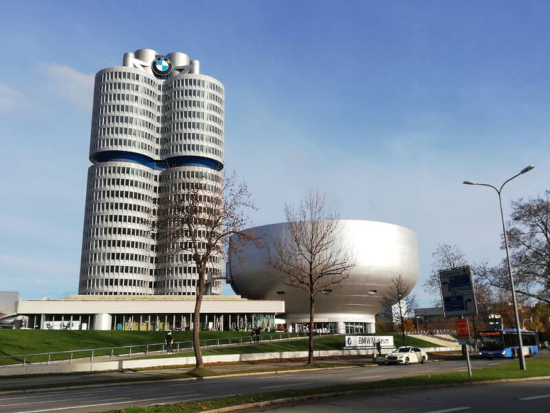長榮航空3日起開航台北－慕尼黑，位在BMW總部旁的博物館是德國慕尼黑知名景點，以雲為設計概念的超大圓型建築，外型像個大碗公，非常吸睛。中央社記者汪淑芬攝 111年11月12日