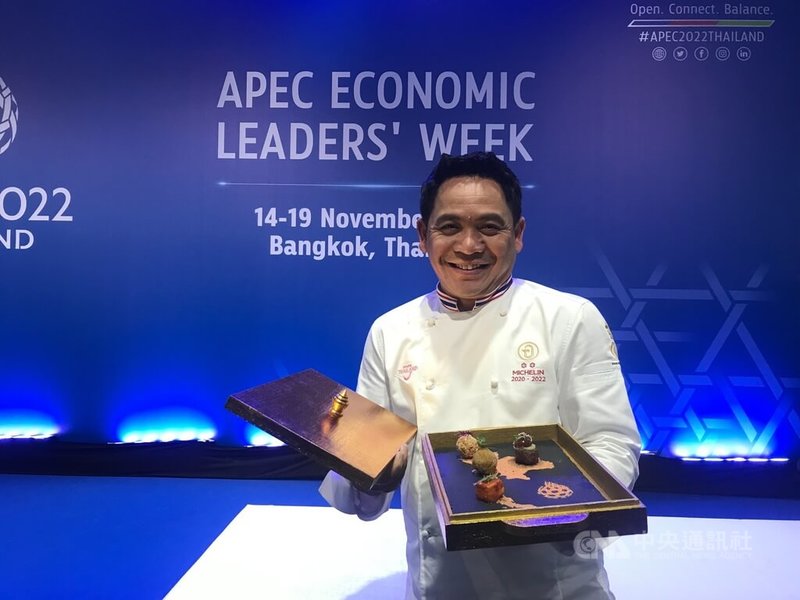 亞太經濟合作會議（APEC）經濟領袖會議於11月18和19日在曼谷登場，泰國政府邀請米其林星級廚師丘波（Chumpol Jangprai）擔任歡迎晚宴的主廚。中央社記者呂欣憓曼谷攝  111年11月16日