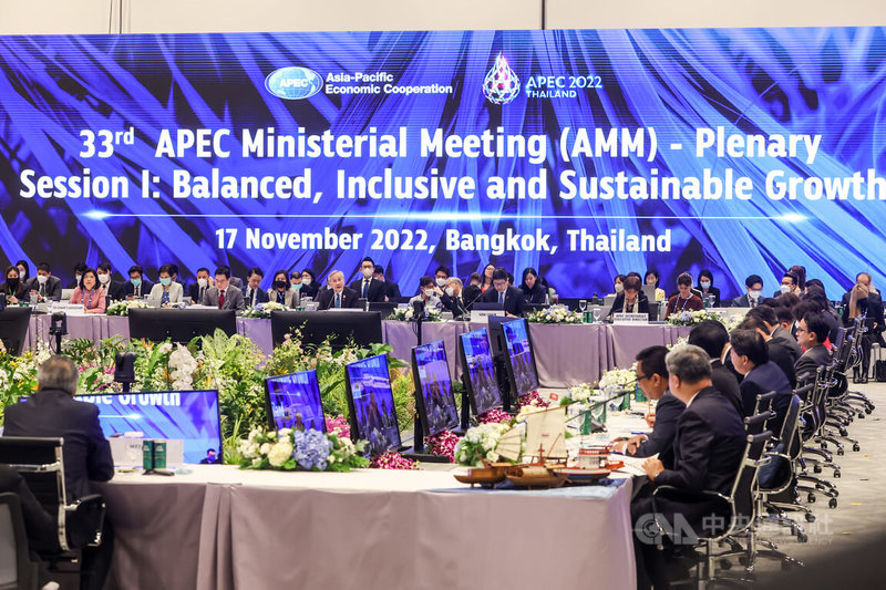 由泰國擔任主辦方的亞太經濟合作會議（APEC）部長級年會17日在曼谷登場，各國部長級代表齊聚與會交流。中央社記者王騰毅攝 111年11月17日
