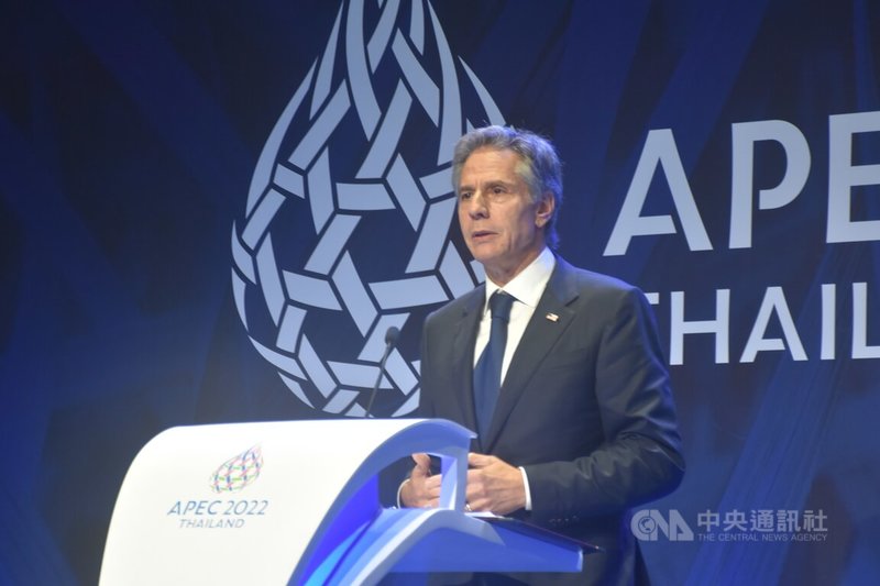 APEC部長級會議17日在曼谷登場，美國國務卿布林肯17日晚間在APEC會場的媒體中心舉行記者會，他提及將在112年訪問中國，並加深美中雙方的溝通。中央社記者呂欣憓曼谷攝 111年11月17日