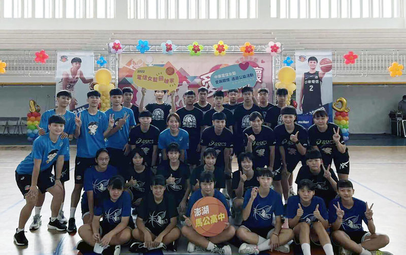 電信女籃公益活動楊婉琳回母校分享跨海逐夢 運動 中央社cna