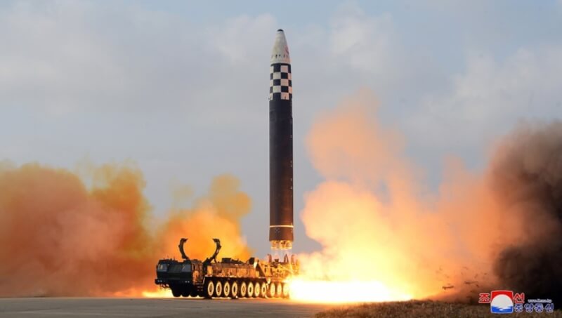 去年11月18日，北韓中央通信社指出，北韓試射「新型洲際彈道飛彈火星-17型」。（圖取自北韓中央通信社網頁kcna.kp）