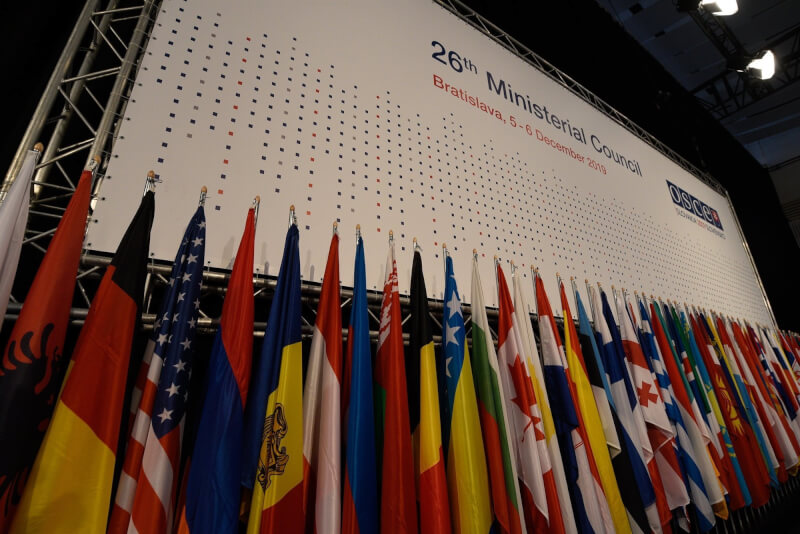 圖為2019年12月在斯洛伐克舉行的歐洲安全暨合作組織年度部長級會議會場。（圖取自facebook.com/osce.org）