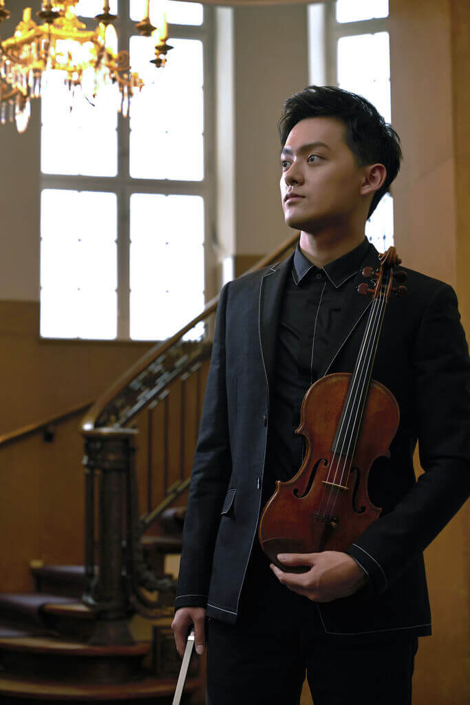 小提琴家曾宇謙（圖）將與國立台灣交響樂團合作舉行歲末音樂會，用迷人樂音陪伴台灣樂迷歡度耶誕、跨年與新年。（牛耳藝術提供）中央社記者趙靜瑜傳真 111年11月21日
