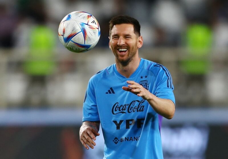 2022卡達世界盃足球賽可能是阿根廷足球巨星梅西最後一次贏得世界盃的機會。圖為梅西14日在阿布達比訓練。（路透社）