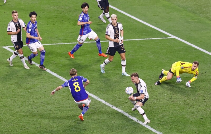 日本队23日在世足分组赛逆转胜德国，拿下第一胜。（共同社）