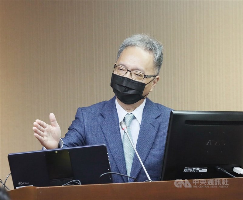 九合一大選碰上疫情,確診者無法投票,國民黨台北市長候選人蔣萬安批衛福部長薛瑞元(圖)把自己當大法官,薛瑞元表示,行政機關依法行政。(中央社檔案照片)