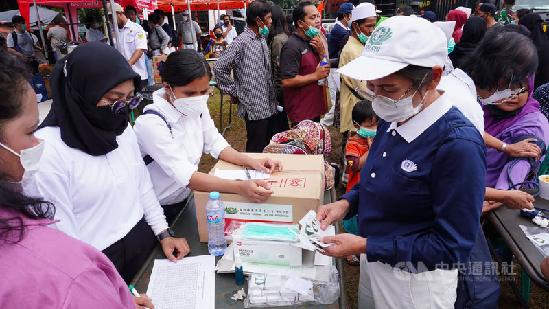 超過70名慈濟醫院的醫護人員為印尼地震災民義診。中央社記者李宗憲西爪哇攝  111年11月24日