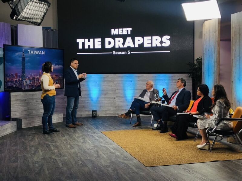 美國知名矽谷創投節目「矽谷新創達人」（Meet The Drapers）播出第5季，來自台灣的生醫技術新創團隊精拓生技以敗部復活之姿，摘下本季冠軍，抱走百萬美元獎金。（杰德影音提供）中央社記者葉冠吟傳真 111年11月28日
