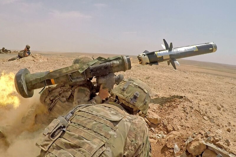 美國國防部副部長希克斯8日否認對烏克蘭的軍援，影響對台軍售交貨速度。圖為美軍發射標槍（Javelin）反戰車飛彈。（圖取自維基共享資源網頁，版權屬公有領域）