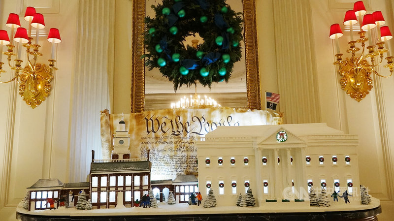 白宮在美東時間28日開箱年度耶誕裝飾，今年主題為「我們人民」。中央社記者江今葉華盛頓攝  111年11月29日
