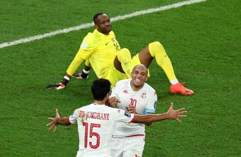 突尼西亞1日對戰法國，哈茲里（前右）成功破網，是突尼西亞在本屆世界盃首顆進球。（路透社）