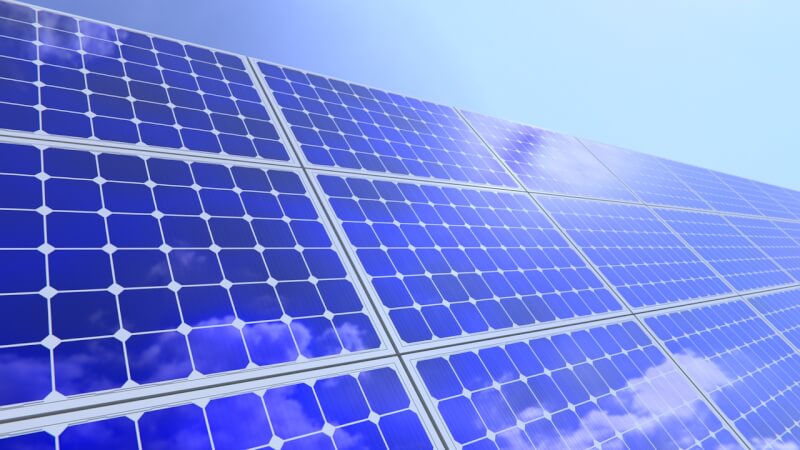 美國商務部2日指控4家太陽能企業透過第3國「洗產地」的方式，規避美國對中國製零組件課徵的進口關稅。（示意圖／圖取自Pixabay圖庫）