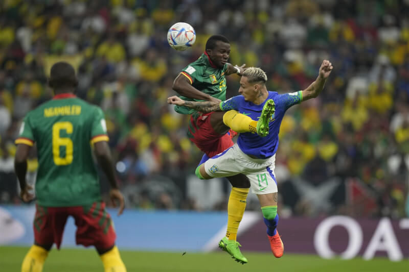 巴西2日在世界盃小組賽以0比1敗給喀麥隆，但積分仍領先，晉級16強。（美聯社）