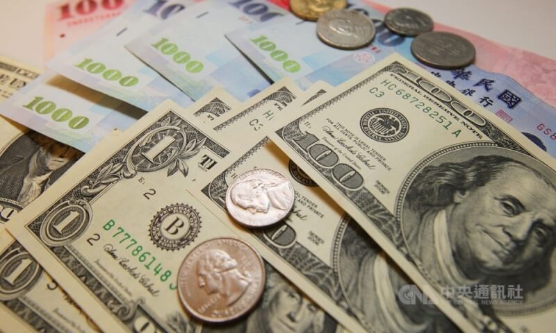 央行5日公布11月外匯存底金額增加94.09億美元，創下近2年最大增量。（中央社檔案照片）
