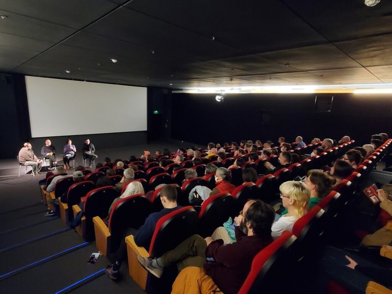 導演蔡明亮、演員李康生及影評人拉藍（Jean-Marc Lalanne）11月26日出席蔡明亮早期電視作品「給我一個家」、「小孩」映後座談，現場觀眾反應熱烈，近九成滿座。（巴文中心提供）中央社記者曾婷瑄巴黎傳真  111年12月5日