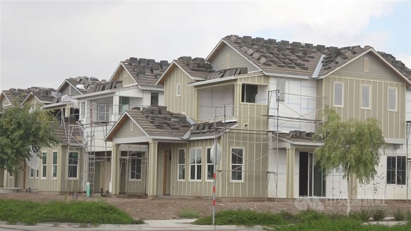 美國亞利桑那州鳳凰城是美國第5大城，隨著台積電設廠，引進數百名台灣員工及眷屬入住，廠區外圍一帶許多正在興建中住宅。中央社記者林宏翰亞利桑那鳳凰城攝 111年12月6日