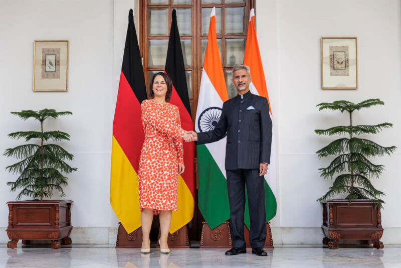 德國外長貝爾伯克（左）5日至6日訪問新德里，與印度外長蘇杰生（右）會面。（圖取自facebook.com/abaerbock）