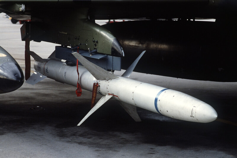 國防部官員7日在立院備詢時證實，空軍向美採購的AGM-88反輻射飛彈，原訂明年交付但提早獲得。圖為AGM-88飛彈。（圖取自維基共享資源，版權屬公眾領域）