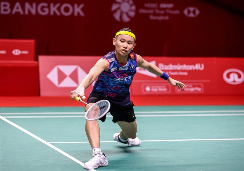 2022世界羽球巡迴賽年終賽8日在泰國曼谷進行第2天賽事，台灣羽球一姐戴資穎（圖）以22比20、21比16擊敗泰國女將布莎南，取得對戰12連勝，拿下小組賽首勝。（Badminton photo提供）中央社記者龍柏安傳真 111年12月8日