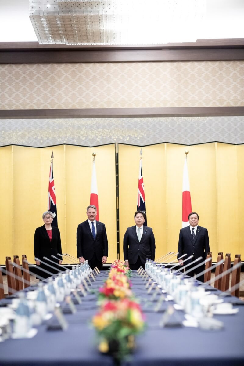 澳洲和日本的國防部長及外交部長在東京舉行會談。（圖取自twitter.com/RichardMarlesMP）