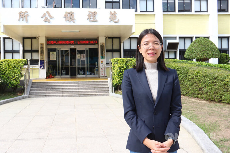 苗栗縣苑裡鎮長當選人、35歲返鄉青年劉育育即將走馬上任，她表示，將秉持正直、善良的心，專業和透明的執政，實踐苑裡更好的未來。中央社記者管瑞平攝 111年12月11日