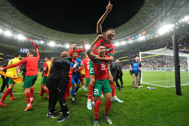摩洛哥11日以1比0爆冷擊敗葡萄牙，隊史首度摘下世界盃4強入場券。（美聯社）
