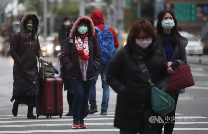 中央氣象局13日表示，若本週末冷空氣達寒流等級，將會是近10年來最早到的寒流。（中央社檔案照片）