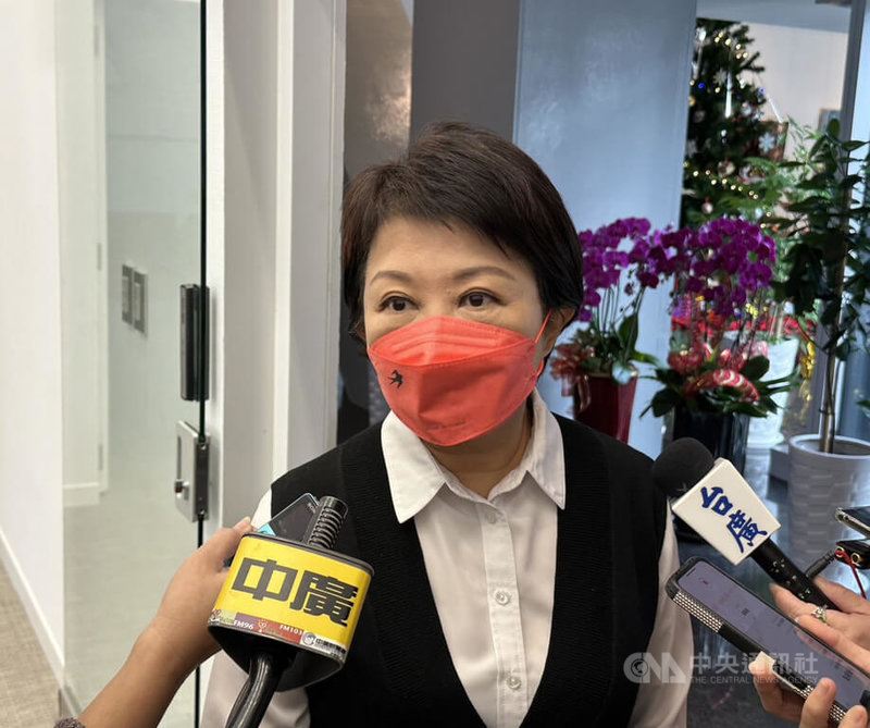 新任縣市首長將於25日正式就職,各縣市正籌組團隊中,台中市長盧秀燕(圖)13日上午針對外縣市借將一事表示,只要是好的人才,不分政黨,為了台灣共好,其他縣市及政黨來商調人才,市府都樂於分享。中央社記者郝雪卿攝 111年12月13日