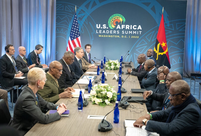 非洲領袖13日出席美非峰會，與美國國務卿布林肯、國防部長奧斯汀等人會談。（圖取自twitter.com/SecBlinken）