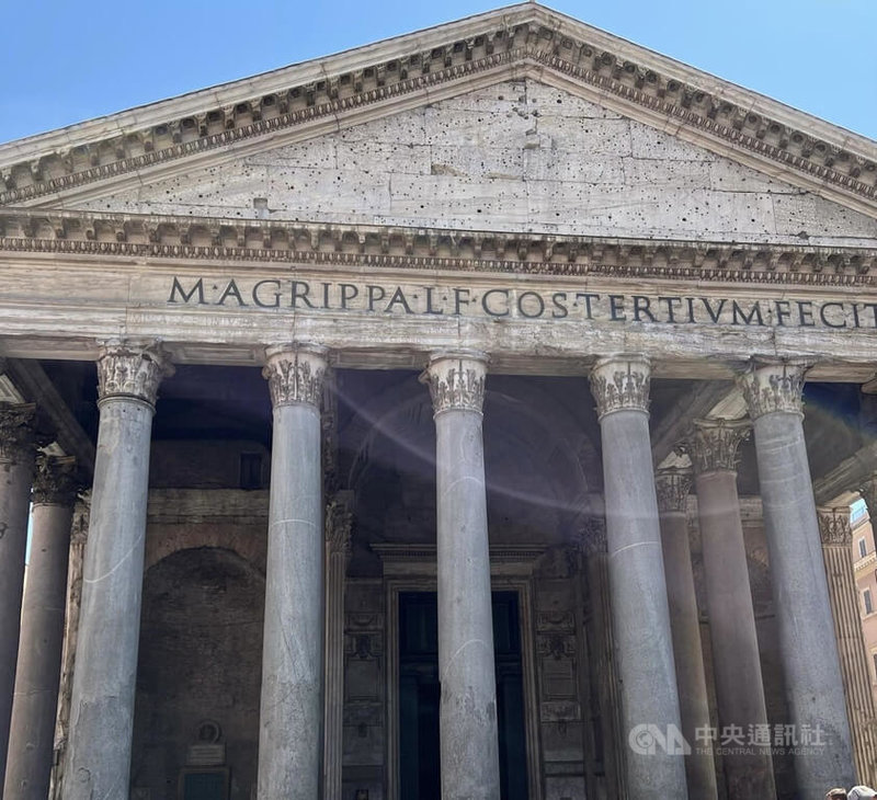 義大利旅遊逐漸復甦，未來觀光客進入羅馬知名景點萬神殿可能須支付2歐元門票費。中央社記者陳攸瑋羅馬攝 111年12月17日