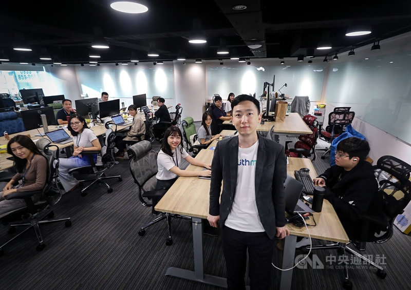 Authme共同創辦人暨執行長李紀廣指出,過去創業投入加密貨幣交易所,從中看到數位身分驗證的痛點,Authme成立後決定先瞄準法遵、資安規格最高的金融業作為目標中央社記者裴禛攝 111年12月18日