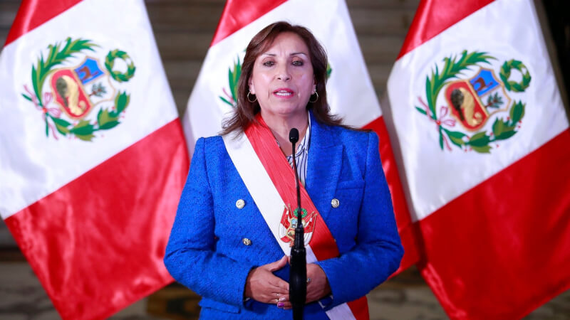 秘魯新任總統博魯阿爾特17日表示，面對前任元首遭罷黜引發的暴力示威，她不會辭職。（圖取自twitter.com/presidenciaperu）