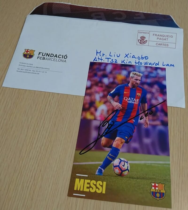 諾貝爾和平獎得主劉曉波是阿根廷球星梅西的粉絲，巴塞隆納隊5年前相贈梅西簽名照，但照片未能在劉曉波病逝前寄達。（圖取自facebook.com/yujie1989）