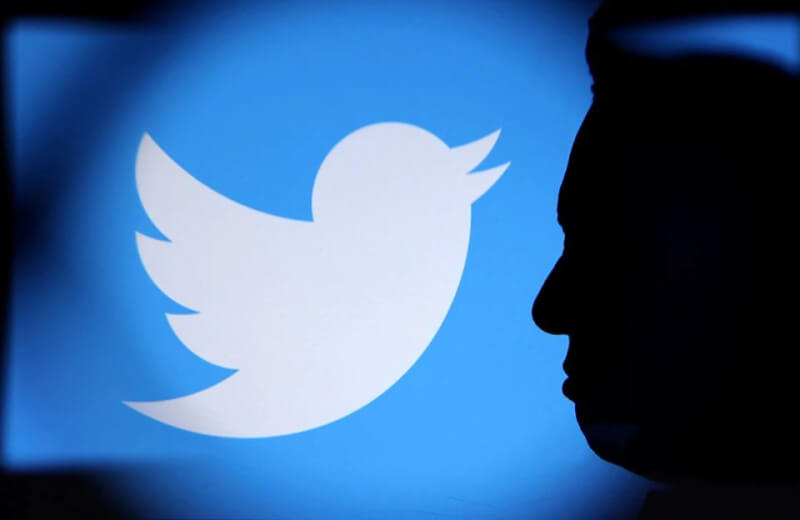 馬斯克在推特上發起民調，詢問粉絲他是否該辭任推特執行長。19日投票結果顯示，約有57.5%的粉絲認為他應辭職，42.5%則支持他繼續留任。（路透社）