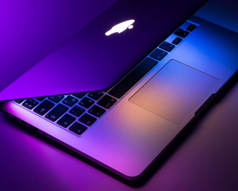 日經亞洲引述知情人士報導，美國科技業巨擘蘋果打算明年首度將筆記型電腦MacBook的部分生產工作從中國移到越南。（示意圖／圖取自Unsplash圖庫）