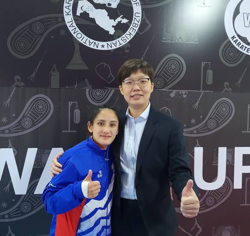 谷筱霜（左）20日擊敗日本名將宮原美穗，摘下生涯首面亞洲空手道錦標賽金牌。（圖取自facebook.com/CTKF2018）