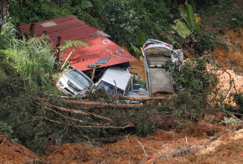 馬來西亞無執照露營區發生致命山崩，罹難人數增至26人，仍有7人失蹤。（路透社）