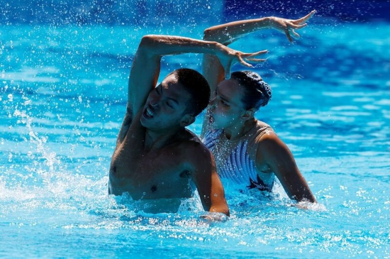 世界水上運動總會22日宣布，2024年巴黎夏季奧林匹克運動會將首次採納男性運動員參加水上芭蕾項目。圖為中國選手出賽2022年世界游泳錦標賽。（路透社）