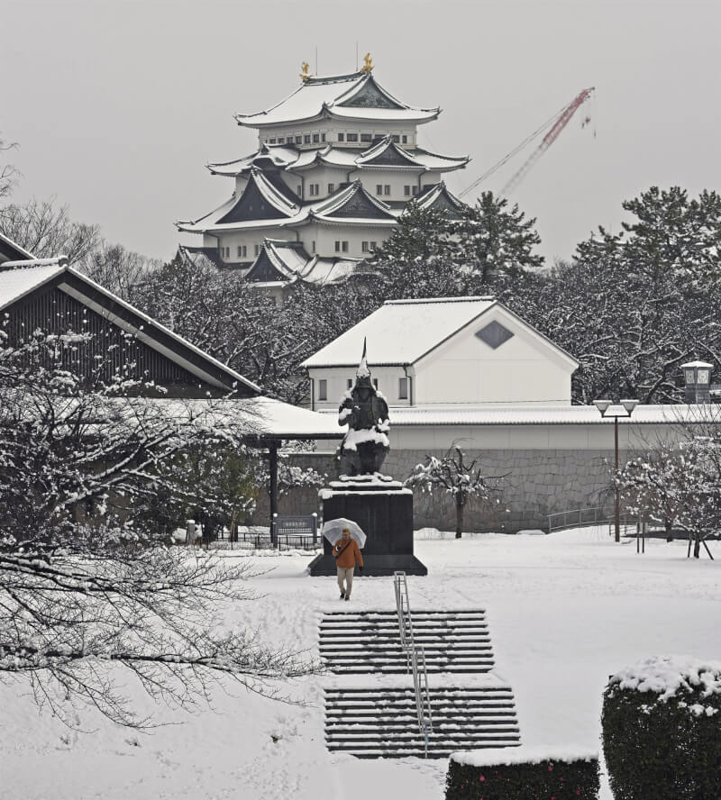 24日名古屋城被雪覆蓋。（共同社）