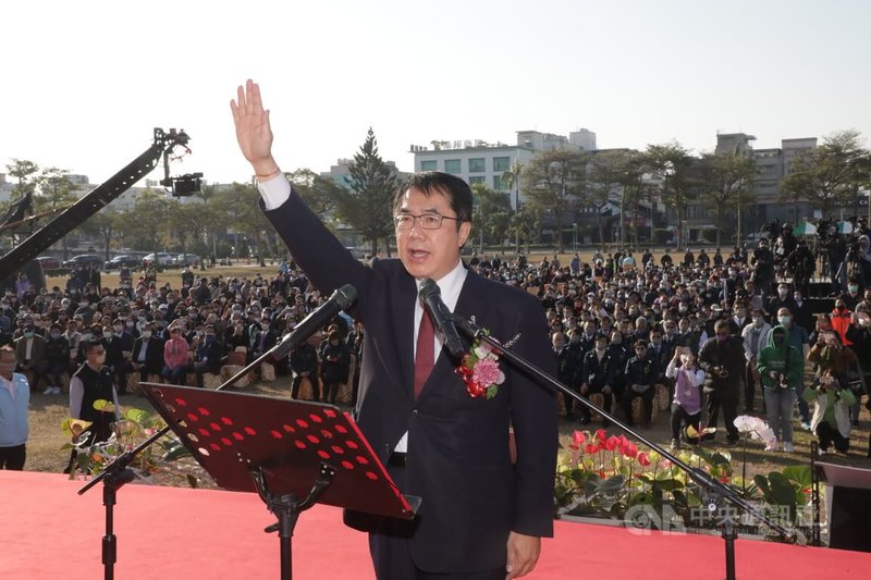 台南市長黃偉哲25日宣誓就職，展開第2個4年任期，典禮簡單隆重。中央社記者張榮祥台南攝  111年12月25日