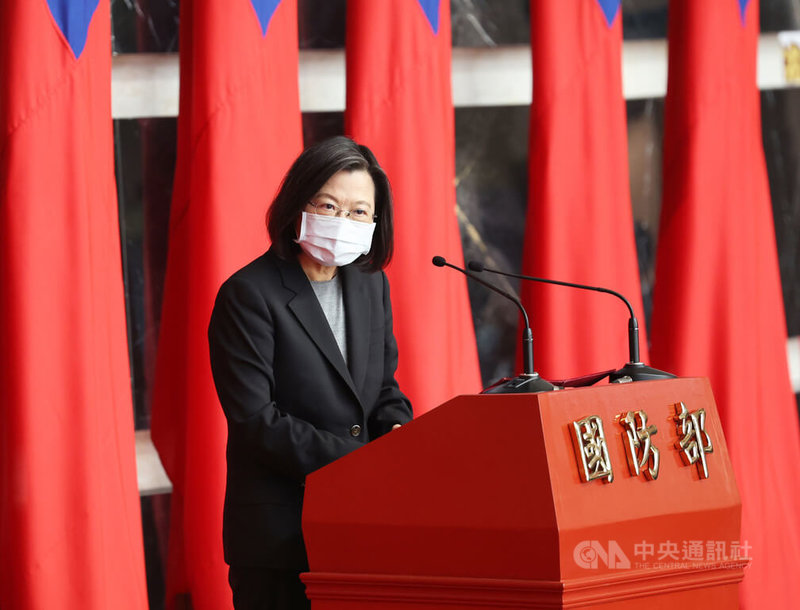 國防部26日舉行「111年下半年陸海空軍晉任將官勗勉典禮」，總統蔡英文出席致詞，肯定晉任將官傑出表現。中央社記者王飛華攝  111年12月26日