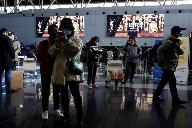 圖為27日北京首都國際機場。（路透社）